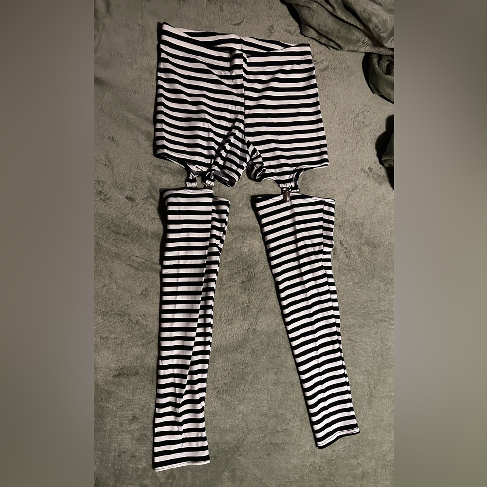 BM Striped suspender leggings